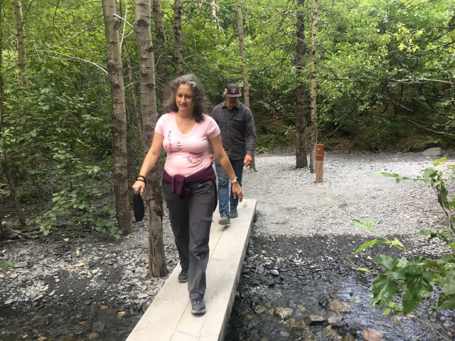 2019/07(July)/Jim-Janeen-50th-Anniversary-Alaska-Cruise/12_Seward/640x480_2019-07-12 07-50th-anniversary-cruise-Seward-to-Anchorage-41-Exit-Glacier-Suzi-Justin.JPG